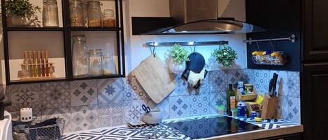 Micro-ondes, four, plaque de cuisson, lave-vaisselle