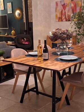 Dining - la Villa des Roses, 10-12 Pers, Écrin de Verdure, Moins d'1 h de Paris Centre (Boisemont)