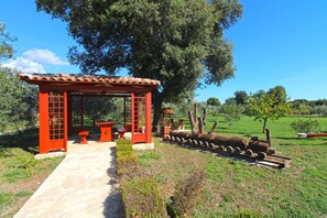 Property grounds - Holiday home with air conditioning and pool (Šišan)