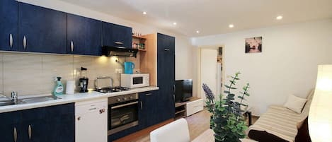 Fridge, microwave, oven, stovetop