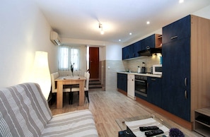 TV - Holiday apartment with air conditioning (Pula)