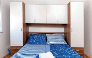 2 室のベッドルーム、アイロン / アイロン台