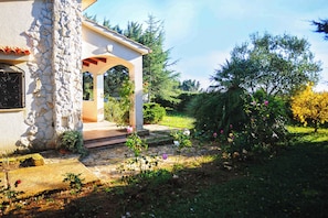 Property grounds - Holiday home with air conditioning and sea views in a quiet area (Medulin)