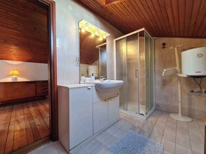 Bathroom - Holiday home with air conditioning (Šišan)