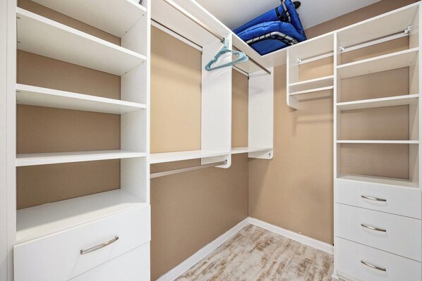 Interior - Pebble's Hideaway- 2 Blocks to Beach- Grill- 6 Bds (North Myrtle Beach)