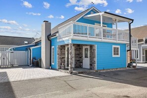 Exterior - Pebble's Hideaway- 2 Blocks to Beach- Grill- 6 Bds (North Myrtle Beach)