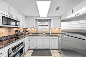 Fridge, microwave, oven, stovetop - Pebble's Hideaway- 2 Blocks to Beach- Grill- 6 Bds (North Myrtle Beach)