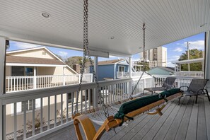 Property grounds - Pebble's Hideaway- Grill- 2 Blocks to Beach- 6 Bds (North Myrtle Beach)