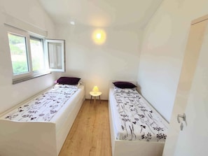 2 habitaciones, tabla de planchar con plancha y internet 