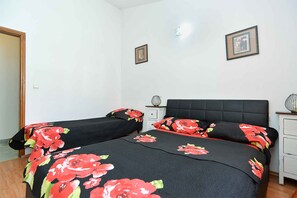 1 室のベッドルーム、アイロン / アイロン台、旅行用ベビーベッド、インターネット