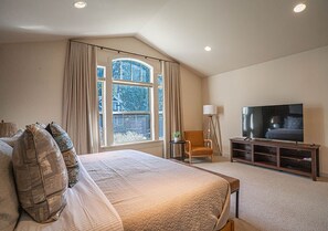 5 Schlafzimmer, Schreibtisch, Bügeleisen/Bügelbrett, Reisekinderbett