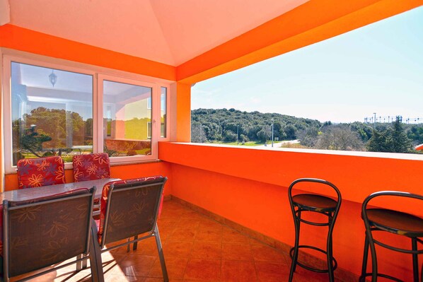 Outdoor dining - Holiday apartment with air conditioning (Pula)