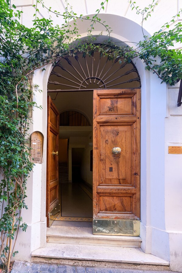 Exterior detail - Borgovi House (Roma)