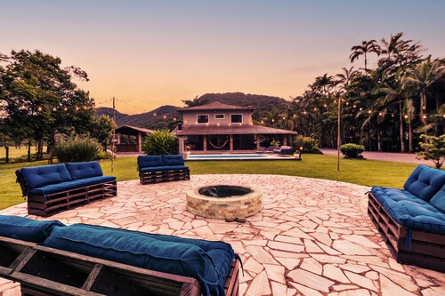 Casa de Campo Aconchegante com Muitas Comodidades na Estrada Bonita