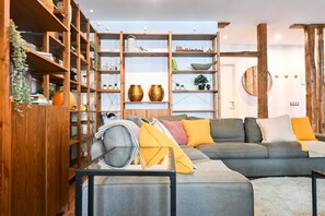 TV - (PEZ11) Nice 2 Bedroom Apartmentand two bedrooms in the University District (Madrid)