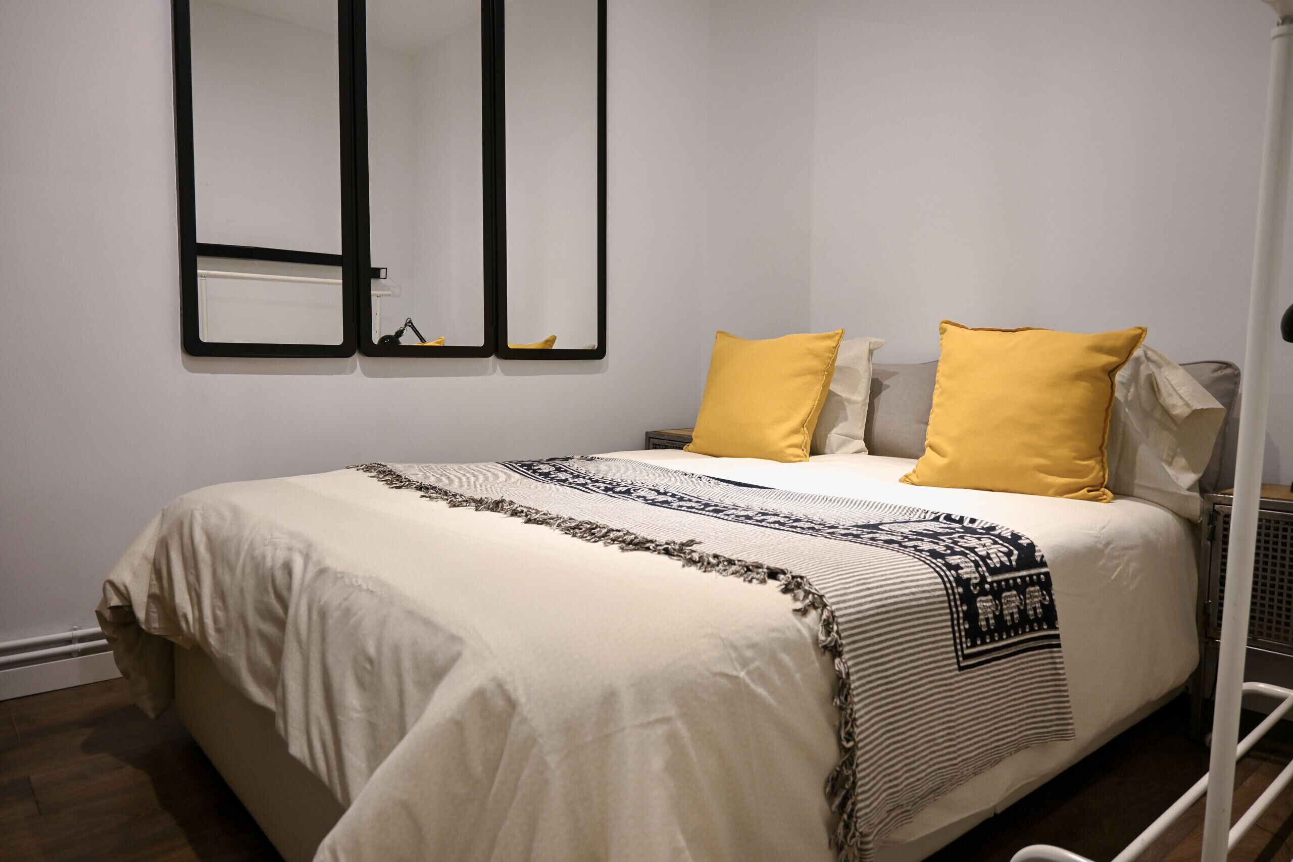 2 bedrooms, iron/ironing board, free WiFi