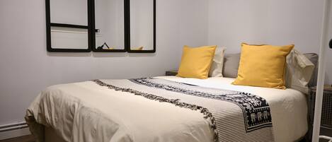 2 bedrooms, iron/ironing board, free WiFi