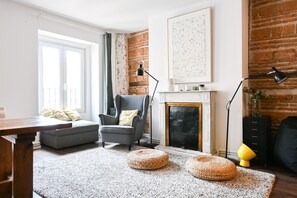 TV - (PEZ11) Nice 2 Bedroom Apartmentand two bedrooms in the University District (Madrid)