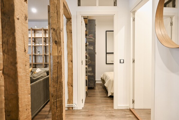 2 bedrooms, iron/ironing board, free WiFi - (PEZ11) Nice 2 Bedroom Apartmentand two bedrooms in the University District (Madrid)