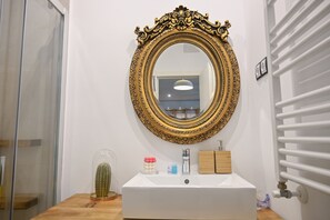 Doccia, asciugacapelli