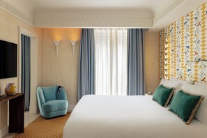 جناح عائلي - غرفتا نوم | ملاءات للفراش لا تسبب الحساسية وميني بار وخزنة داخل الغرفة