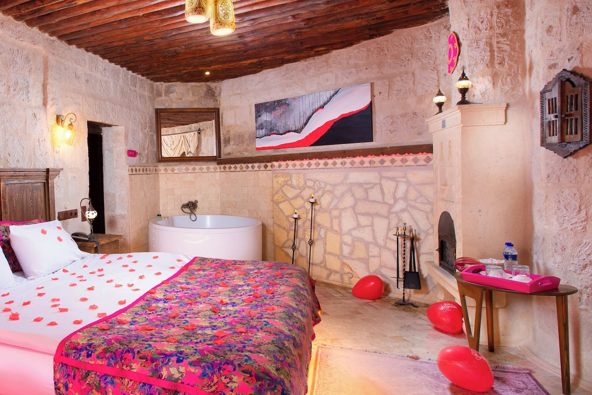 Fuchsia Honeymoon Suite | 1 slaapkamer, lakens van Egyptisch katoen, luxe beddengoed