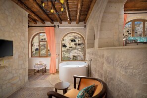 Coral Honeymoon Suite | Kylpyhuone | Suihkun ja ammeen yhdistelmä, poreamme, hierova suihkupää