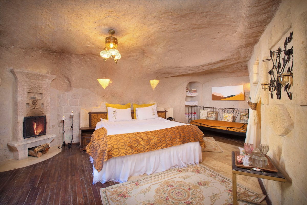 Yellow Honeymoon Suite | 1 slaapkamer, lakens van Egyptisch katoen, luxe beddengoed