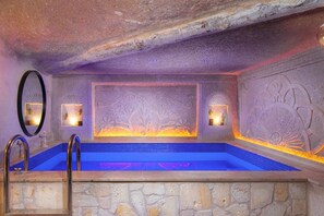 White Honeymoon Suite | Bathroom