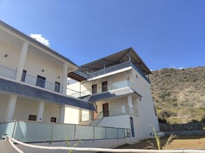 Exterior - Gorgeous 6-bedroom villa with AC and WiFi in Udaipur (Udaipur)
