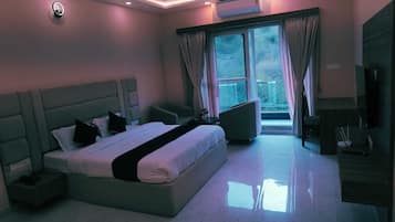 6 makuuhuonetta, silitysrauta/-lauta, Wi-Fi, vuodevaatteet