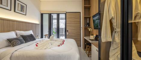 4 chambres, coffres-forts dans les chambres, bureau