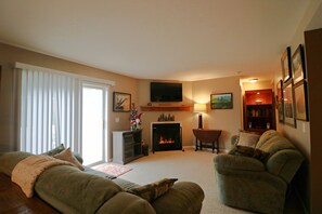 TV, fireplace