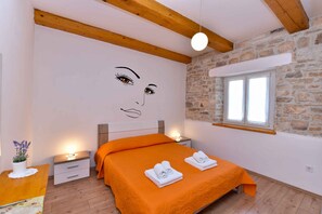 2 bedrooms, WiFi - Holiday home with air conditioning (Debeljuhi)