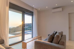 Villa | 3 bedrooms, Internet - Villa Filios - 3 Bedroom Villa With Infinity Pool (Agios Vasileios)