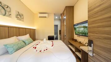 2 bedrooms, in-room safe, iron/ironing board, free WiFi