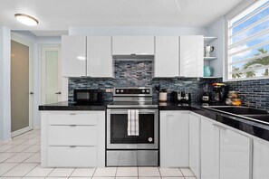 Fridge, microwave, oven, stovetop - Zana del Mar | Steps from the Beach (Humacao)