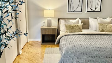 2 bedrooms, desk, iron/ironing board, WiFi