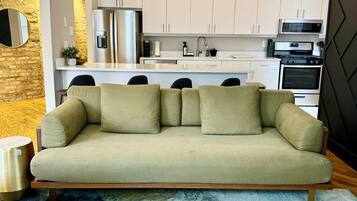 Smart TV, computer monitors