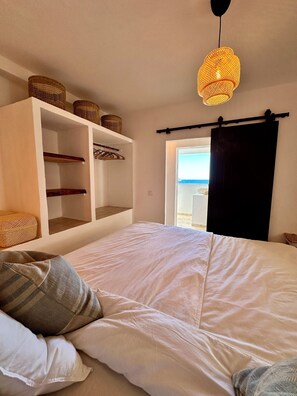Decoración personalizada, muebles diferentes y escritorio