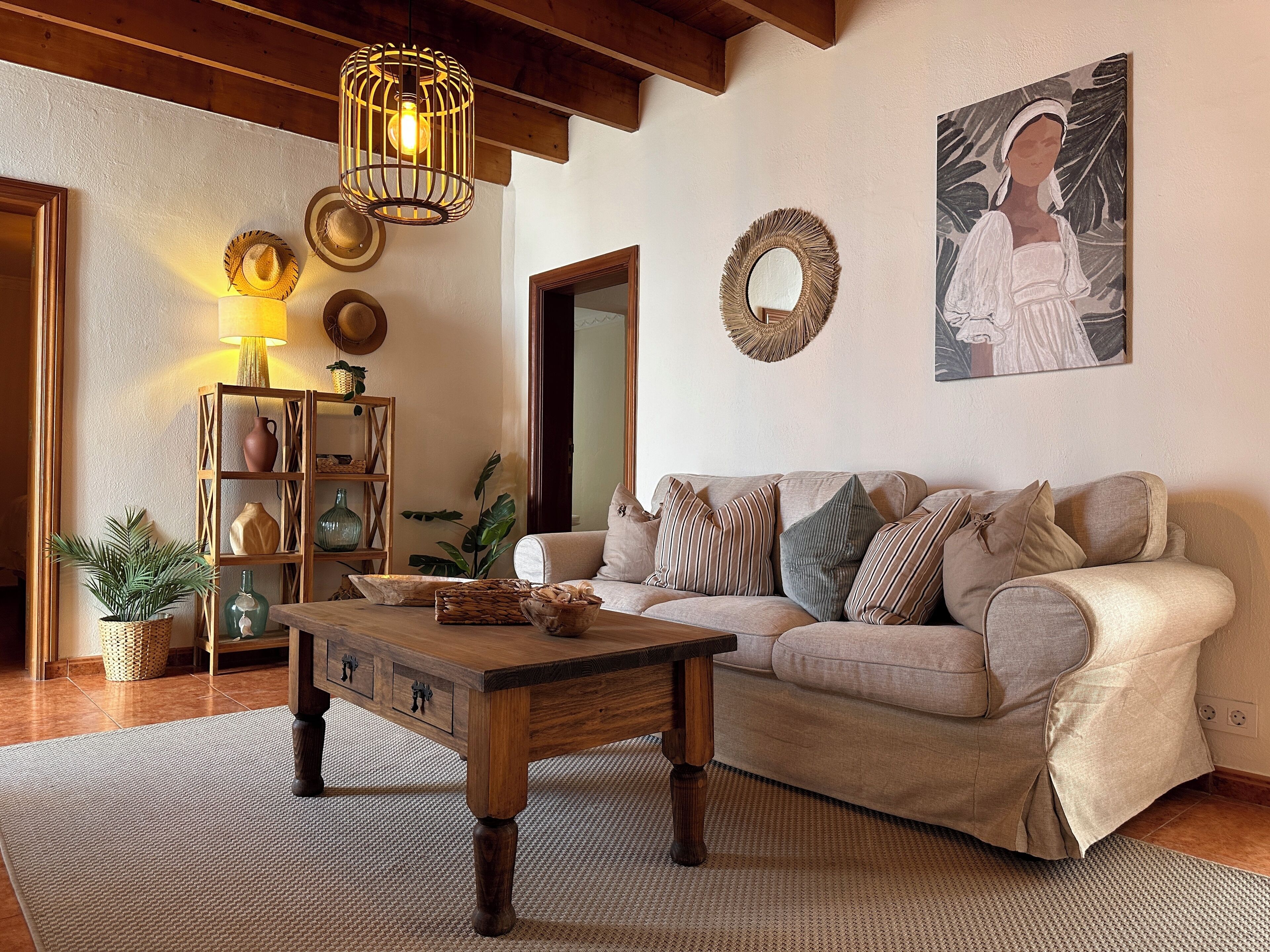 特色装修、特色家居、办公桌、笔记本电脑工作区