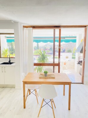 Dining - Estupendo apartamento con barbacoa y piscina  (Salou)