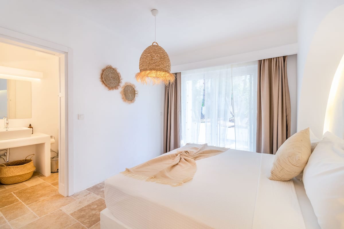 Deluxe Ground Room