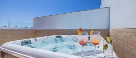 Outdoor spa tub