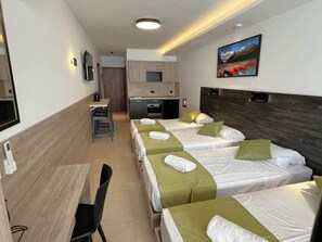 2 室のベッドルーム、アイロン / アイロン台、WiFi、ベッドシーツ