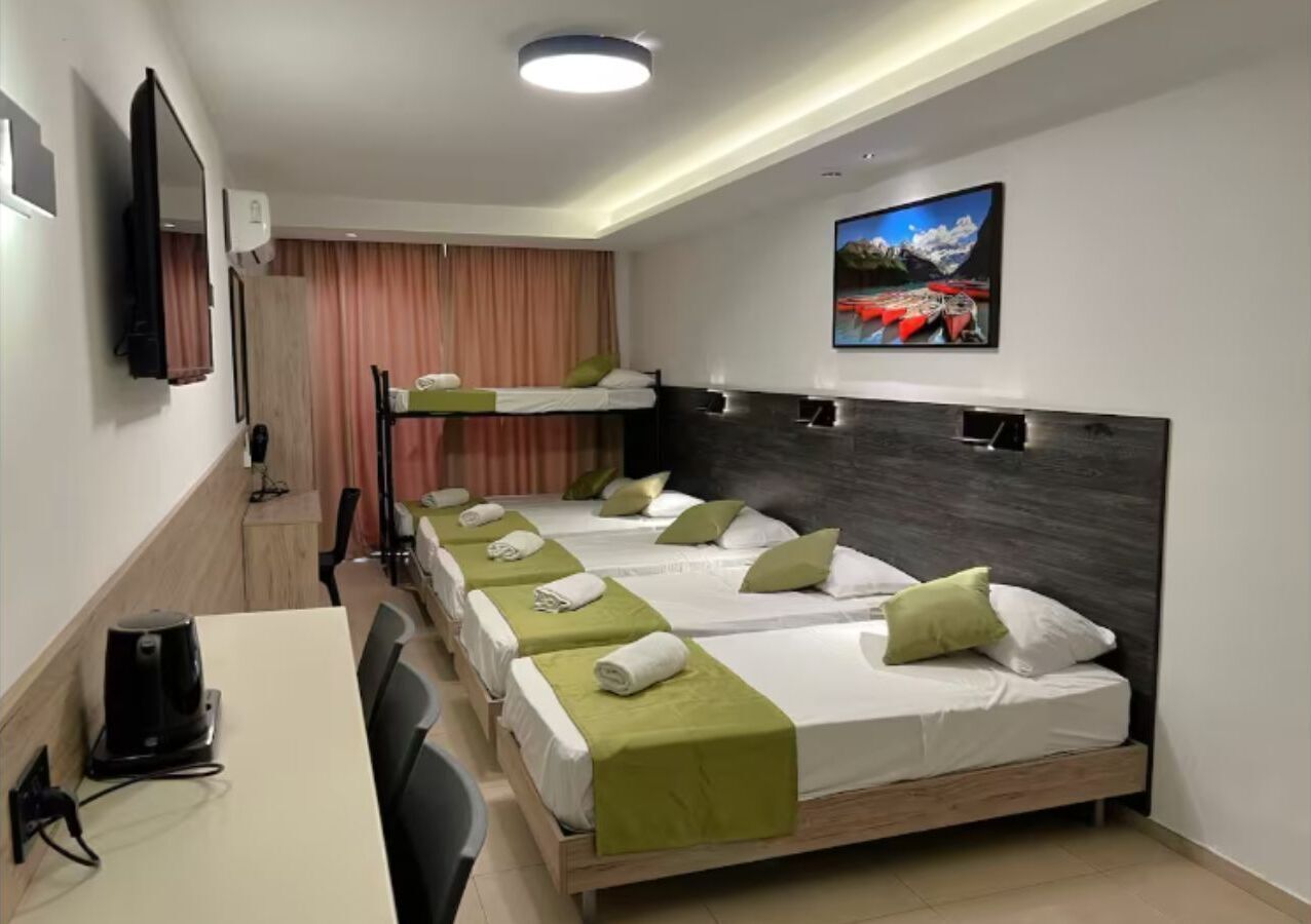 2 dormitoris, planxa i posts de planxar, wifi i roba de llit 