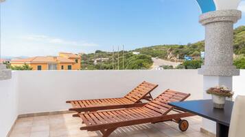 Junior-Suite, Balkon | Schreibtisch, laptopgeeigneter Arbeitsplatz, Verdunkelungsvorhänge