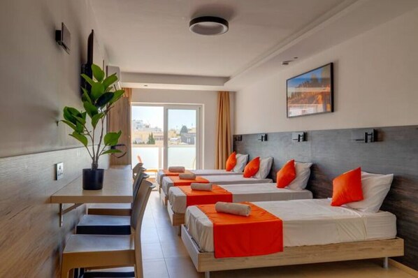 Iron/ironing board, WiFi, bed sheets - Yellow 4: Studio Apartment in St. Julian's (Swieqi)