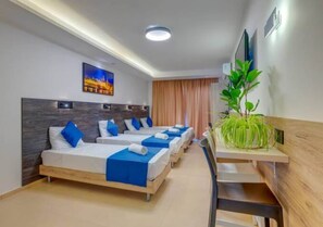 1 bedroom, iron/ironing board, WiFi, bed sheets - Blue 6: Studio Apartment in St. Julian's (Swieqi)