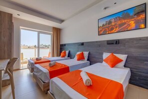 1 bedroom, iron/ironing board, WiFi, bed sheets - Yellow 8: Studio Apartment in St. Julian's (Swieqi)